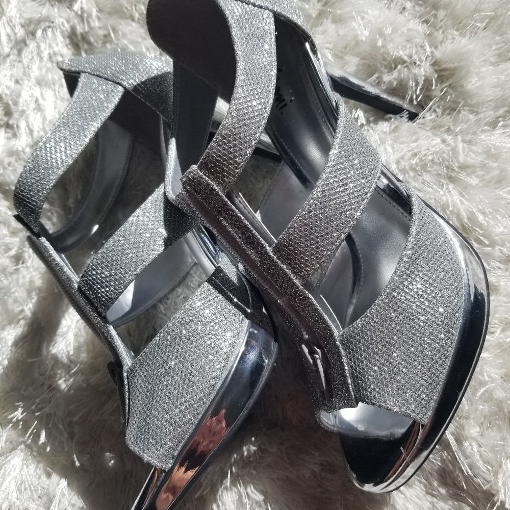 Fioni silver heals, size 7, non-slip bottoms